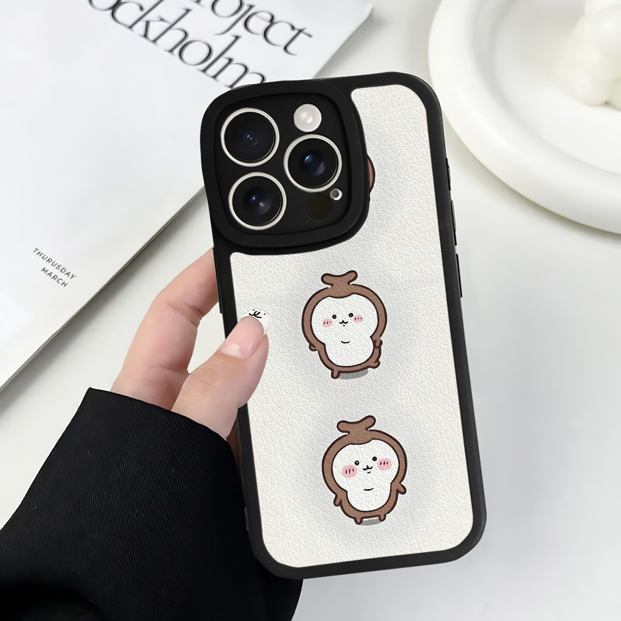 （画像用） ちいかわ Chii-kawa 【iPhone 16シリーズ対応】シリコンスマホケース（レザー調） 材質：シリコン